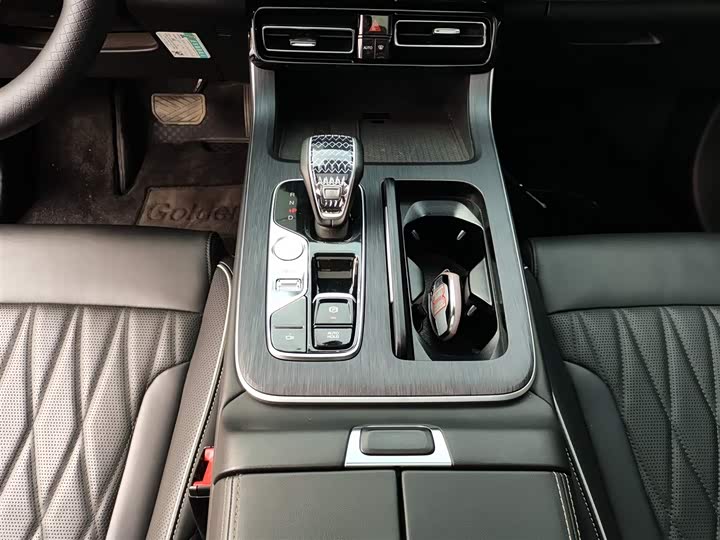 Фото 14 - GAC Trumpchi GS8