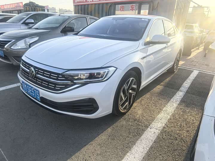 Фото 1 - Volkswagen Sagitar L