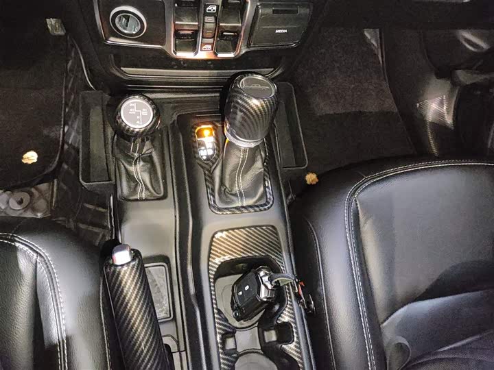 Фото 14 - Jeep Gladiator