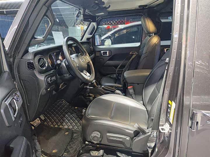 Фото 15 - Jeep Gladiator