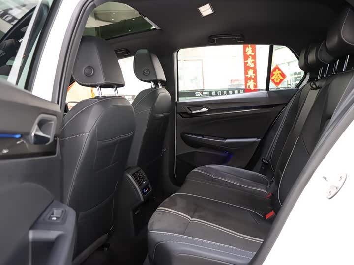 Фото 11 - Volkswagen Golf