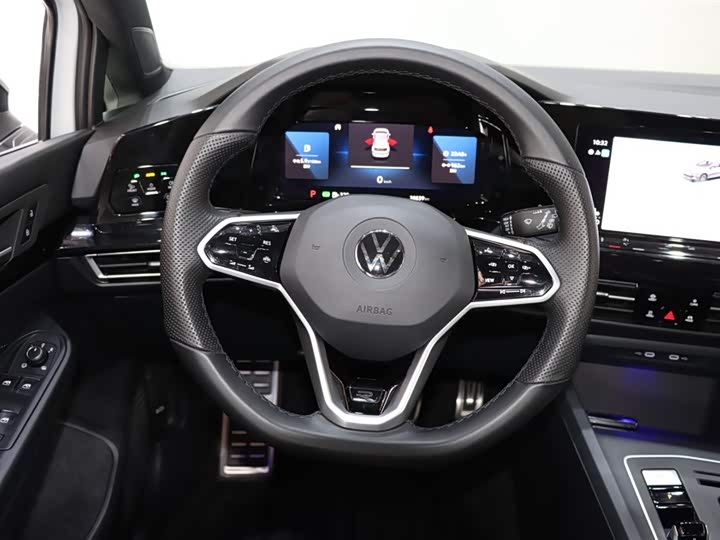 Фото 13 - Volkswagen Golf