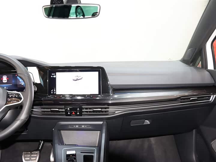 Фото 14 - Volkswagen Golf