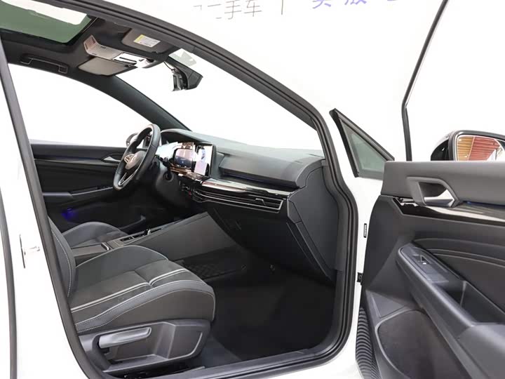 Фото 8 - Volkswagen Golf