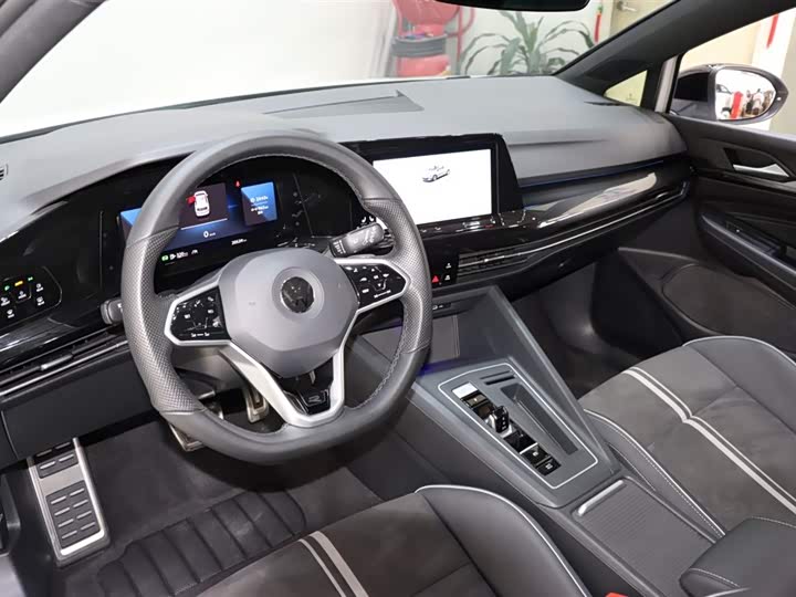 Фото 9 - Volkswagen Golf