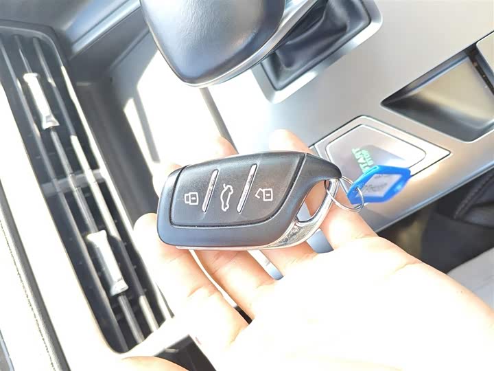 Фото 11 - Roewe D5X DMH