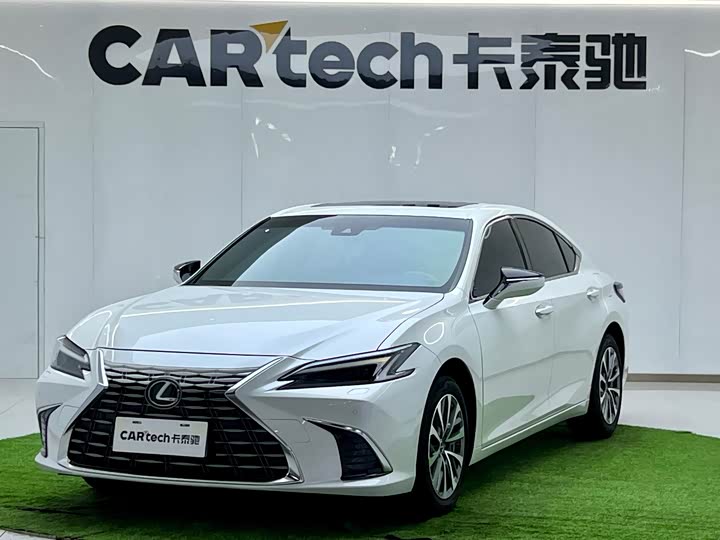 Фото 1 - Lexus ES