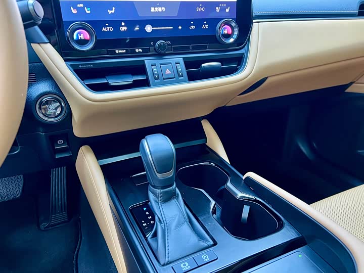 Фото 10 - Lexus ES