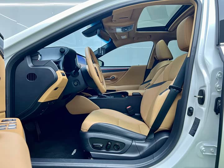 Фото 4 - Lexus ES