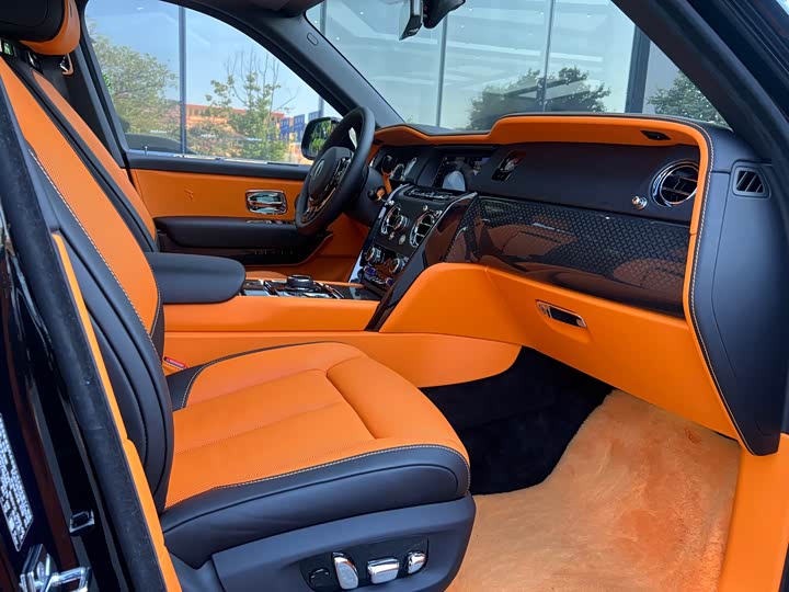 Фото 12 - Rolls-Royce Cullinan