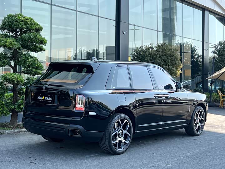 Фото 13 - Rolls-Royce Cullinan