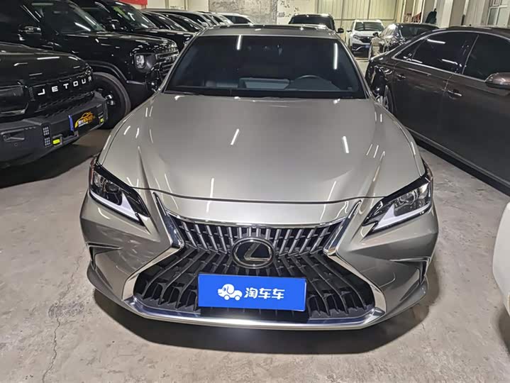 Фото 2 - Lexus ES