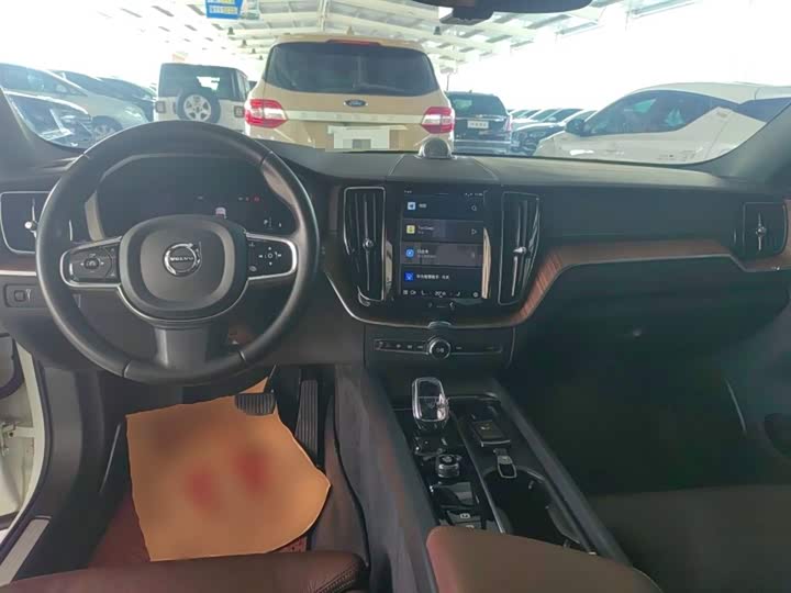 Фото 10 - Volvo XC60