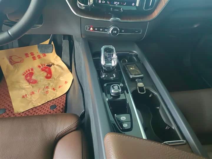 Фото 14 - Volvo XC60