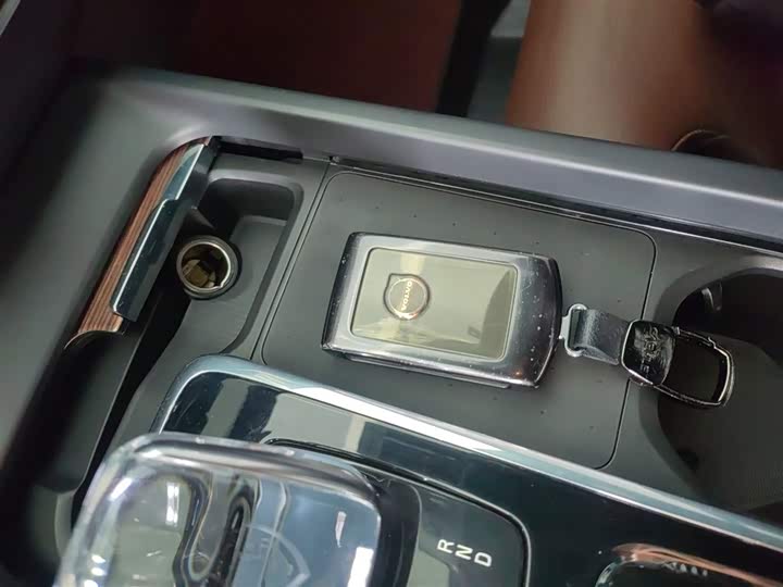 Фото 9 - Volvo XC60