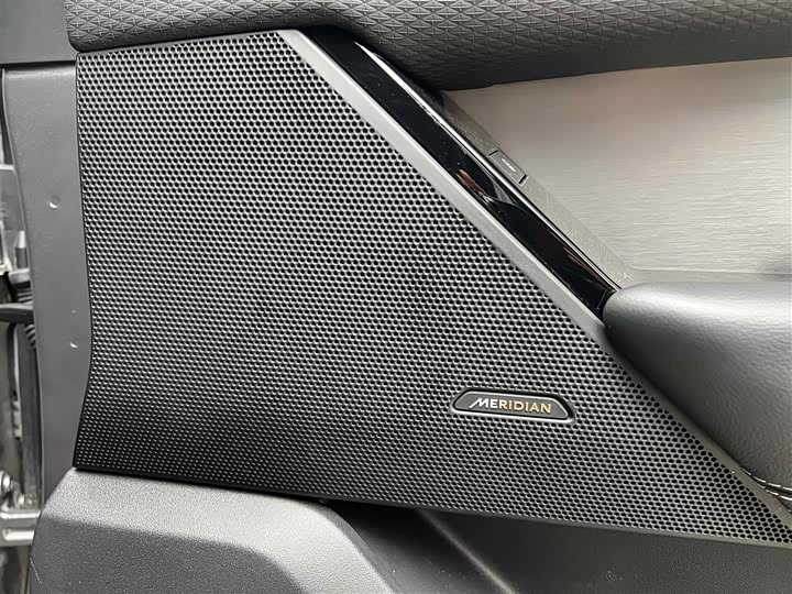 Фото 12 - Land Rover Range Rover Velar