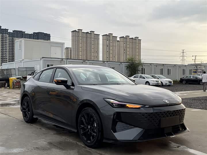 Фото 10 - Changan UNI-V