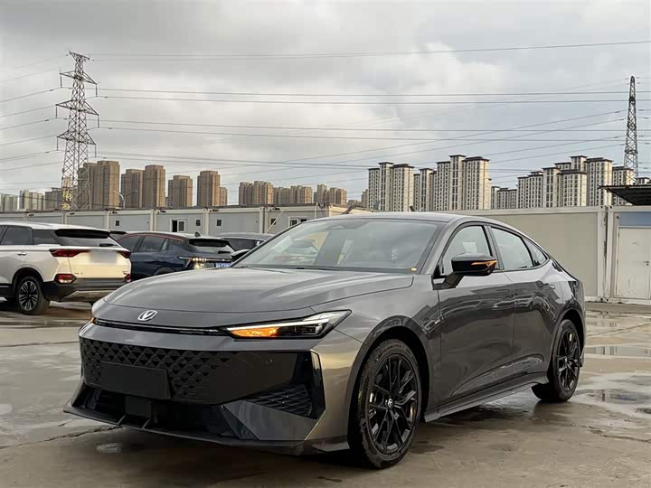 Фото 3 - Changan UNI-V