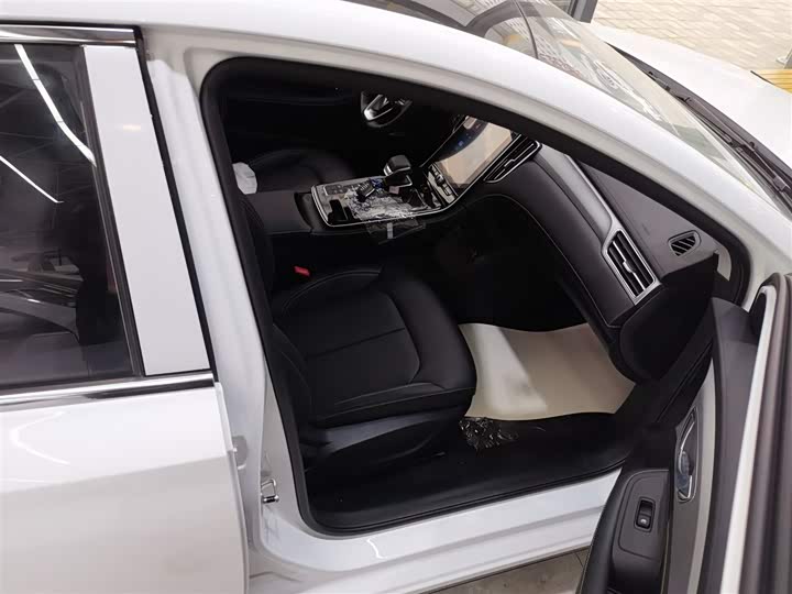 Фото 11 - Roewe i6 Max EV