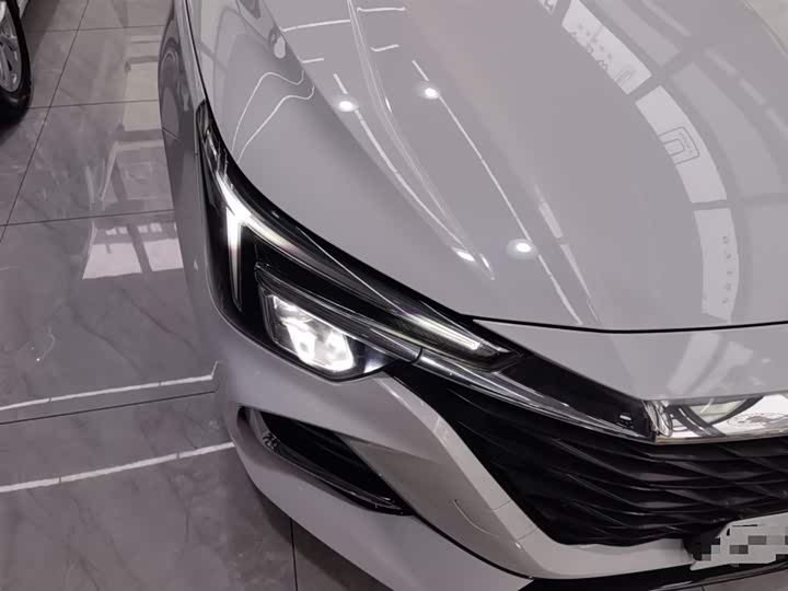 Фото 13 - Roewe i6 Max EV