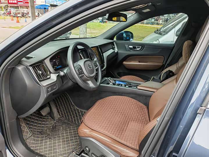 Фото 2 - Volvo XC60