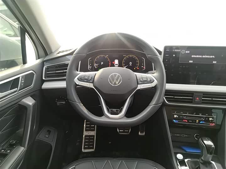 Фото 11 - Volkswagen Tiguan L Pro