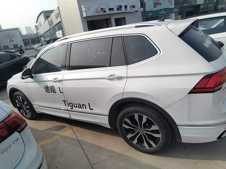Фото 5 - Volkswagen Tiguan L Pro