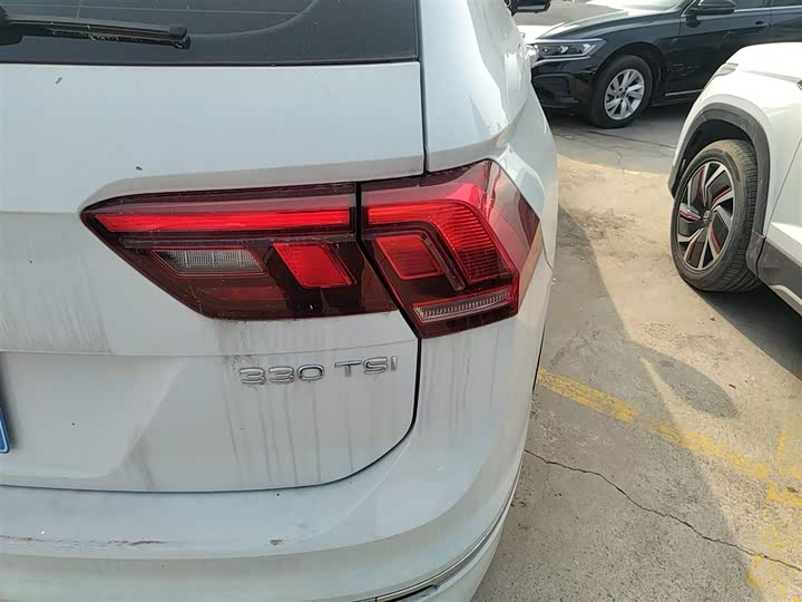 Фото 8 - Volkswagen Tiguan L Pro