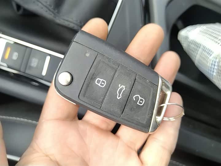 Фото 9 - Volkswagen Tiguan L Pro