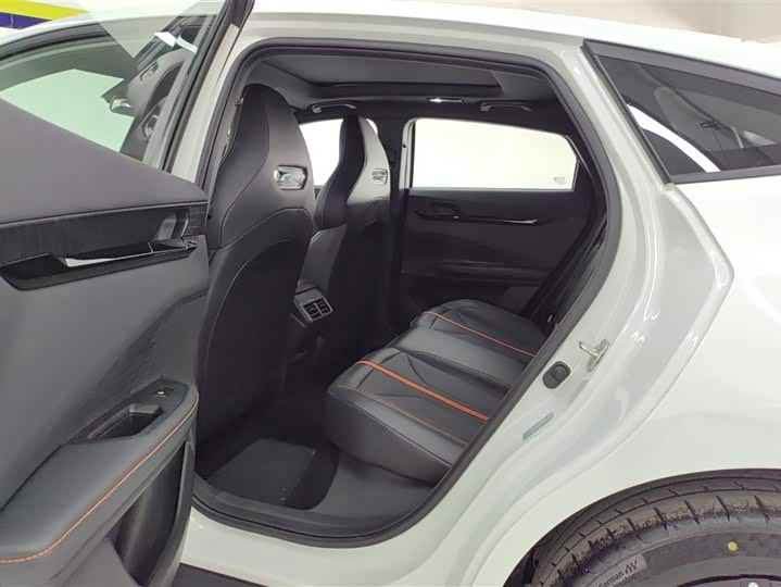 Фото 11 - Changan UNI-V