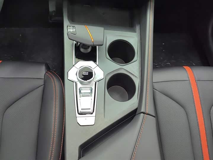 Фото 15 - Changan UNI-V