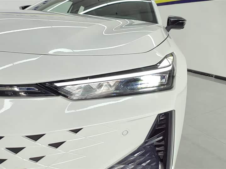 Фото 5 - Changan UNI-V