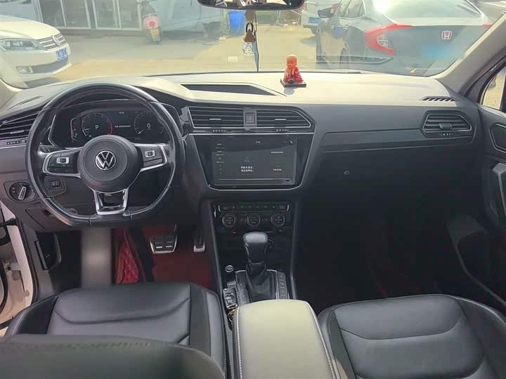 Фото 10 - Volkswagen Tiguan L Pro