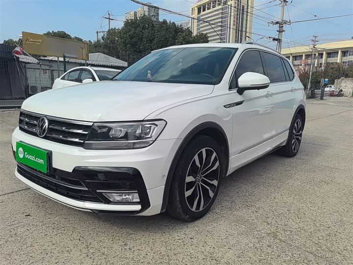 Фото 2 - Volkswagen Tiguan L Pro