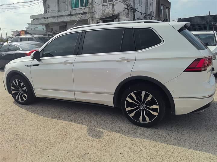 Фото 5 - Volkswagen Tiguan L Pro