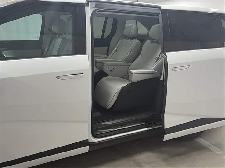 Фото 14 - XPeng X9