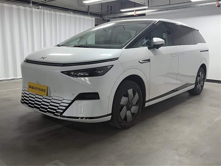 Фото 2 - XPeng X9