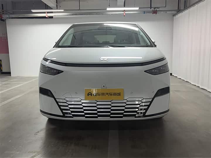 Фото 3 - XPeng X9