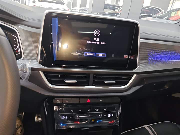 Фото 13 - Volkswagen T-Roc