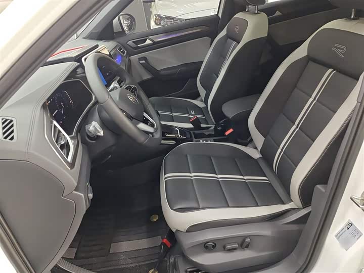 Фото 15 - Volkswagen T-Roc