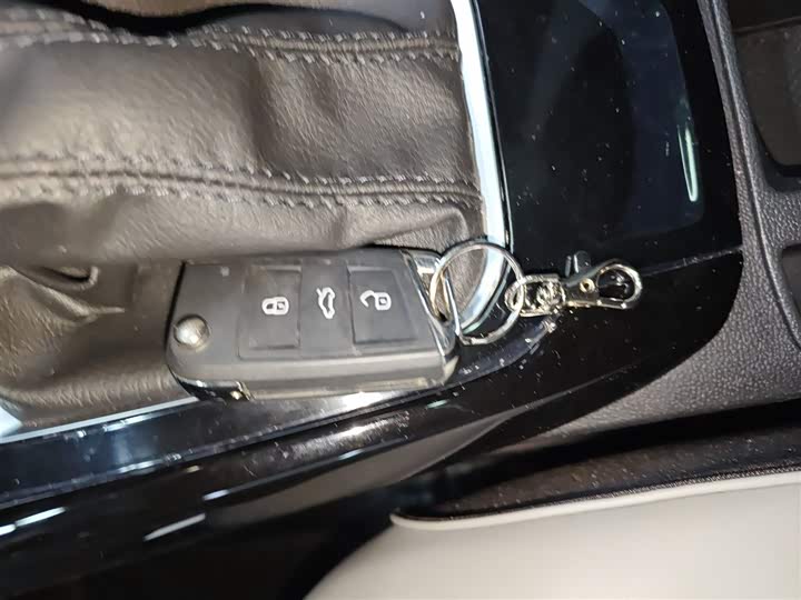 Фото 9 - Volkswagen T-Roc