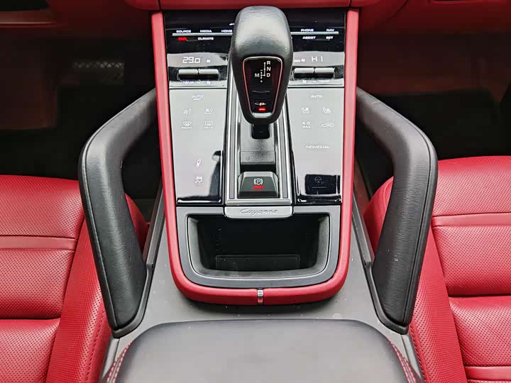 Фото 12 - Porsche Cayenne Hybrid