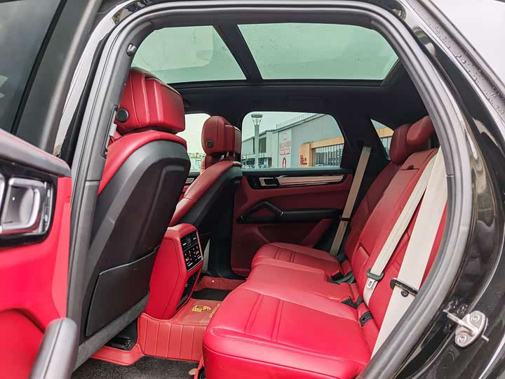 Фото 16 - Porsche Cayenne Hybrid