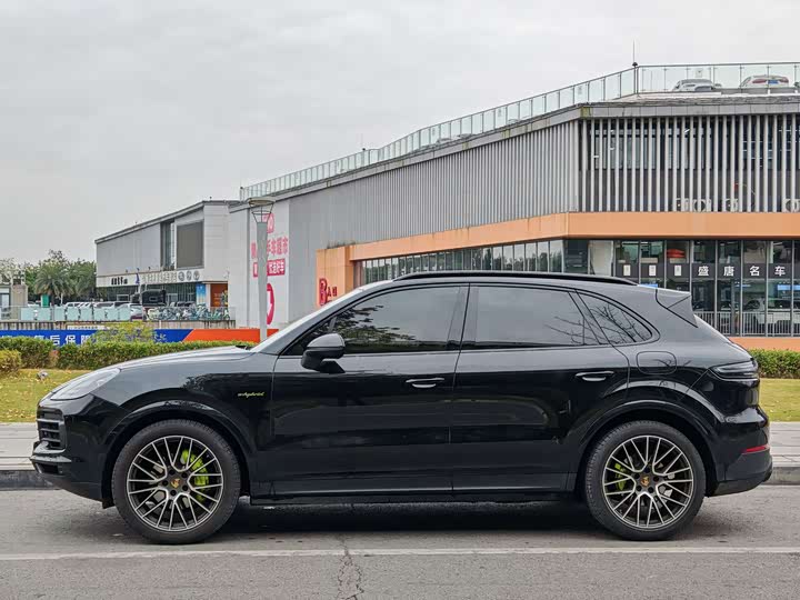 Фото 2 - Porsche Cayenne Hybrid