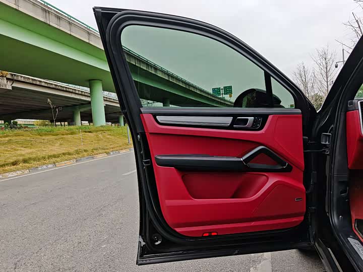 Фото 8 - Porsche Cayenne Hybrid