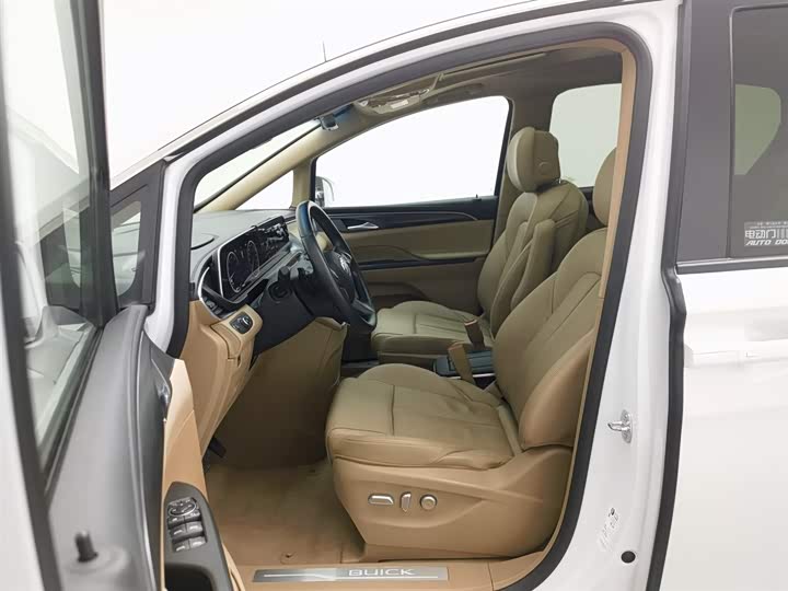 Фото 10 - Buick GL8 ES