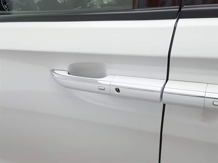 Фото 18 - Buick GL8 ES