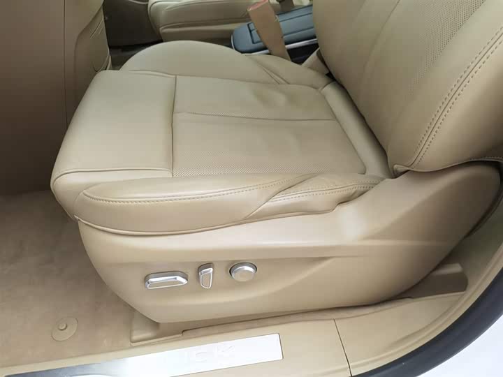 Фото 20 - Buick GL8 ES