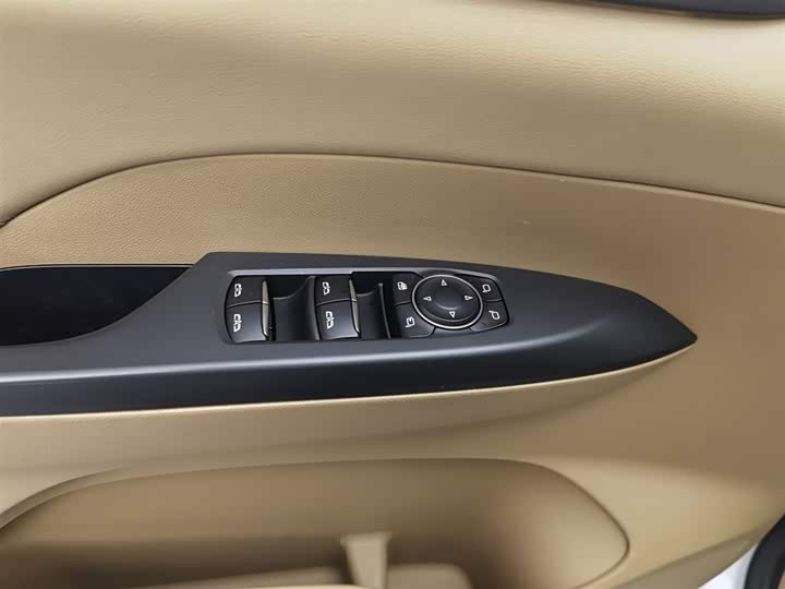 Фото 9 - Buick GL8 ES