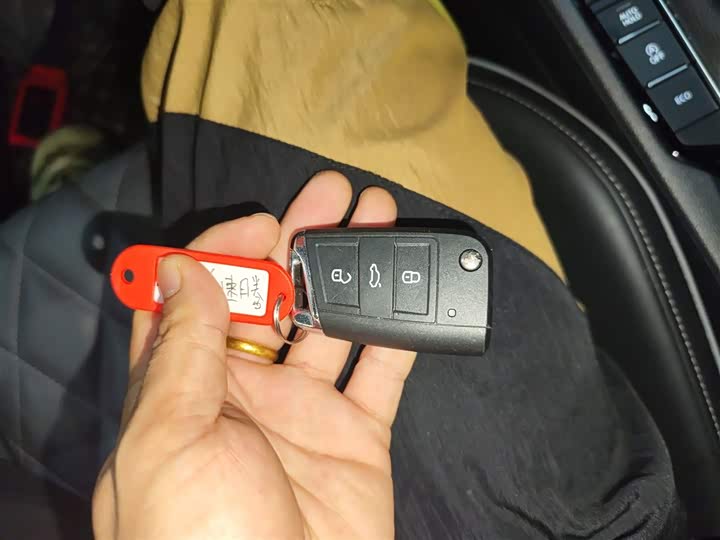 Фото 11 - Volkswagen Sagitar L